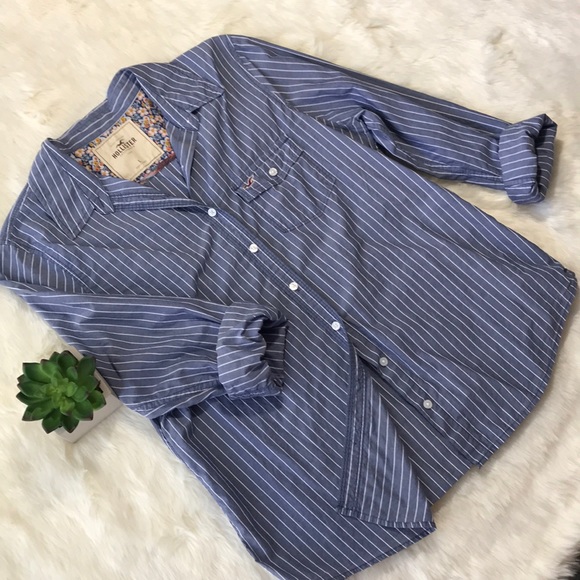 Hollister Tops - 💕Hollister Button Down Shirt with Stripes 💕🌸💕